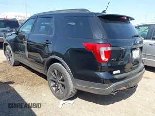 2018 Ford Explorer XLT z VIN 1FM5K7D85JGC54090, wystawiony jako IAAI lot #42001434 z przebiegiem 72 038 mil mil oraz . Historia ofert i sprzedaży dostępna na DreamBid. Obrazek 3.