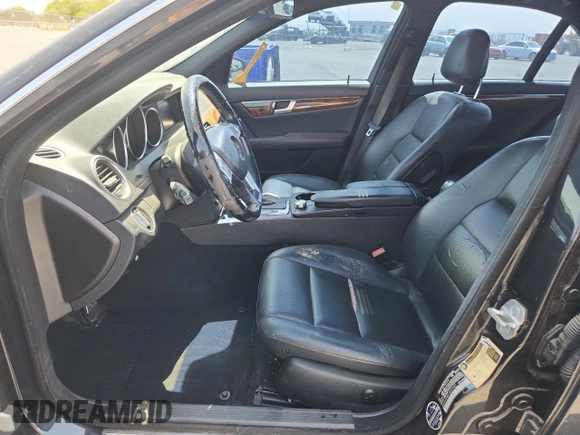 2012 Mercedes-Benz C 250 Sport z VIN WDDGF4HB3CA597983, wystawiony jako Copart lot #62301835 z przebiegiem 194 268 mil mil oraz Czysty tytuł • Clean title. Historia ofert i sprzedaży dostępna na DreamBid. Obrazek 7.