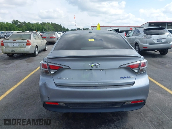 2016 Hyundai Sonata Hybrid SE with VIN KMHE24L15GA039176, listed as a IAAI auction lot 42135751 with 135,592 mi miles. Bid and sale history available at carsss.com. Image 16.