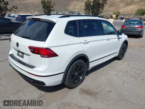 2023 Volkswagen Tiguan SE R-Line Black z VIN 3VVCB7AX3PM115373, wystawiony jako IAAI lot #42257944 z przebiegiem 22 316 mil mil oraz . Historia ofert i sprzedaży dostępna na DreamBid. Obrazek 4.