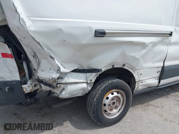 2017 Ford Transit z VIN 1FTBW3XM8HKB27922, wystawiony jako IAAI lot #42129209 z przebiegiem 377 514 mil mil oraz . Historia ofert i sprzedaży dostępna na DreamBid. Obrazek 6.
