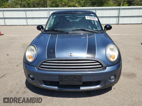 2010 MINI Hardtop with VIN WMWMF3C57ATU79474, listed as a Copart auction lot 61860865 with 137,965 mi miles and Clean title. Bid and sale history available at DreamBid. Image 5.
