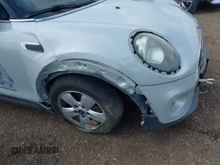 2017 MINI Hardtop Cooper z VIN WMWXP5C35H3C64595, wystawiony jako IAAI lot #42078919 z przebiegiem 93 141 mil mil oraz . Historia ofert i sprzedaży dostępna na DreamBid. Obrazek 6.