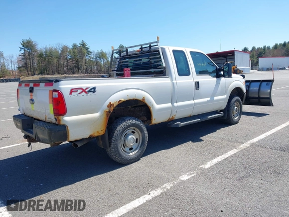 2015 Ford F-250 XLT z VIN 1FT7X2B6XFEA64744, wystawiony jako IAAI lot #41950505 z przebiegiem 200 300 mil mil oraz . Historia ofert i sprzedaży dostępna na DreamBid. Obrazek 4.