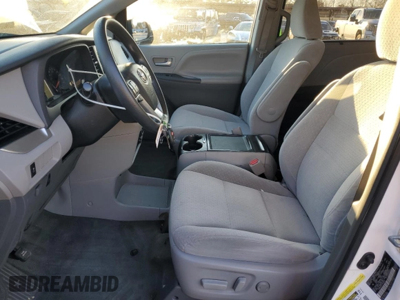 2015 Toyota Sienna LE AAS z VIN 5TDKK3DC4FS542670, wystawiony jako Copart lot #85658924 z przebiegiem 89 845 mil mil oraz Szkoda całkowita • Salvage title. Historia ofert i sprzedaży dostępna na DreamBid. Obrazek 7.