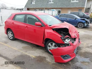 2009 Toyota Matrix S with VIN 2T1LE40E49C009417, listed as a IAAI auction lot 41469027 with 86,212 mi miles. Bid and sale history available at carsss.com. Image 1.