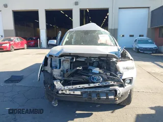 2018 Toyota Tacoma SR with VIN 3TMCZ5AN9JM127113, listed as a IAAI auction lot 41400379 with 12,660 mi miles. Bid and sale history available at carsss.com. Image 13.
