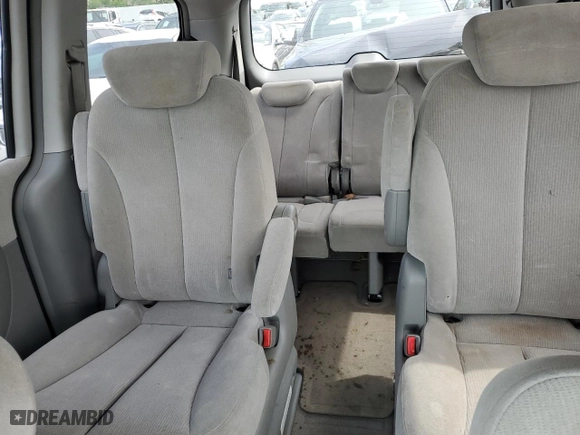 2006 Kia Sedona LX with VIN KNDMB233366037658, listed as a Copart auction lot 53132774 with 113,605 mi miles and Salvage Title. Bid and sale history available at carsss.com. Image 10.
