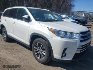 2019 Toyota Highlander SE with VIN 5TDJZRFH5KS933386, listed as a IAAI auction lot 41807949 with 49,661 mi miles. Bid and sale history available at carsss.com. Image 1.