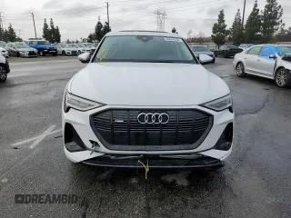 2021 Audi e-tron Sportback Premium Plus z VIN WA12ABGE3MB024414, wystawiony jako Copart lot #69824382 z przebiegiem 24 655 mil mil oraz . Historia ofert i sprzedaży dostępna na DreamBid. Obrazek 5.