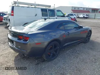 2010 Chevrolet Camaro 1LT z VIN 2G1FB1EV0A9196374, wystawiony jako IAAI lot #42515146 z przebiegiem 231 636 mil mil oraz . Historia ofert i sprzedaży dostępna na DreamBid. Obrazek 4.