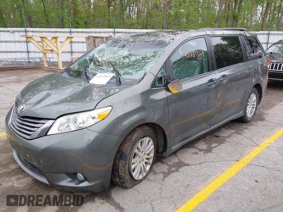 2011 Toyota Sienna XLE AAS z VIN 5TDYK3DC0BS062372, wystawiony jako IAAI lot #42257069 z przebiegiem 195 698 mil mil oraz . Historia ofert i sprzedaży dostępna na DreamBid. Obrazek 2.