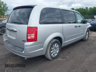 2008 Chrysler Town & Country LX z VIN 2A8HR44H38R761907, wystawiony jako IAAI lot #42351212 z przebiegiem 145 351 mil mil oraz . Historia ofert i sprzedaży dostępna na DreamBid. Obrazek 4.