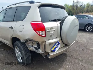 2006 Toyota RAV4 with VIN JTMZK33V365000984, listed as a IAAI auction lot 41957813 with 121,527 mi miles. Bid and sale history available at carsss.com. Image 6.