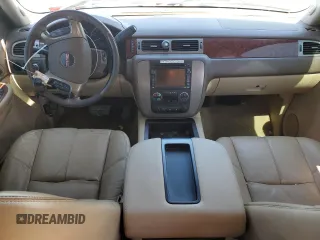 2009 GMC Sierra 2500HD SLT z VIN 1GTHK63689F171542, wystawiony jako Copart lot #53044685 z przebiegiem 252 999 mil mil oraz Szkoda całkowita • Salvage title. Historia ofert i sprzedaży dostępna na DreamBid. Obrazek 8.