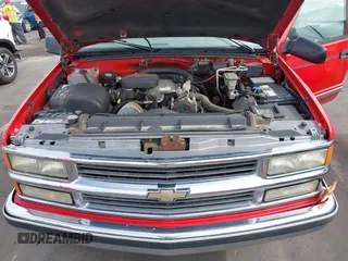 1997 Chevrolet Silverado 2500 z VIN 1GCGC29J8VE165494, wystawiony jako IAAI lot #42349016 z przebiegiem 92 705 mil mil oraz . Historia ofert i sprzedaży dostępna na DreamBid. Obrazek 10.