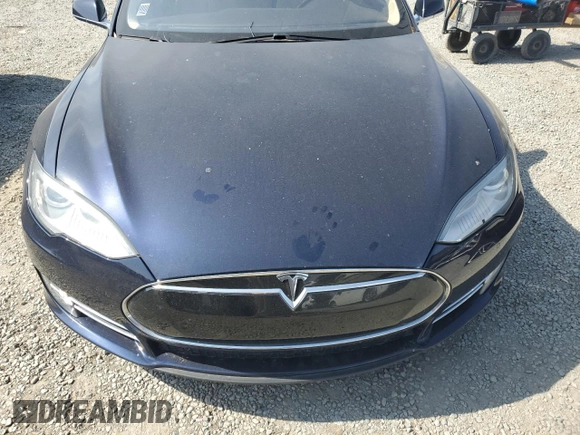 2014 Tesla Model S 60 z VIN 5YJSA1H17EFP33261, wystawiony jako Copart lot #58804465 z przebiegiem 147 583 mil mil oraz Czysty tytuł • Clean title. Historia ofert i sprzedaży dostępna na DreamBid. Obrazek 13.