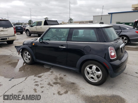 2011 MINI Hardtop z VIN WMWSU3C57BTX97044, wystawiony jako Copart lot #43625955 z przebiegiem 15 401 mil mil oraz Szkody całkowita. Historia ofert i sprzedaży dostępna na DreamBid. Obrazek 2.