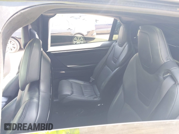 2016 Tesla Model X 70D z VIN 5YJXCBE25GF029372, wystawiony jako IAAI lot #42325335 z przebiegiem 80 071 mil mil oraz . Historia ofert i sprzedaży dostępna na DreamBid. Obrazek 8.