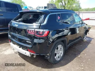 2022 Jeep Compass Latitude with VIN 3C4NJCBB4NT187403, listed as a IAAI auction lot 42109722 with 50,088 mi miles and . Bid and sale history available at DreamBid. Image 4.