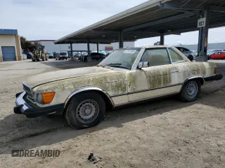 1981 Mercedes-Benz 380 SL z VIN WDBBA45A7BB009394, wystawiony jako Copart lot #51951005 z przebiegiem 124 399 mil mil oraz Tytuł czysty. Historia ofert i sprzedaży dostępna na DreamBid. Obrazek 1.