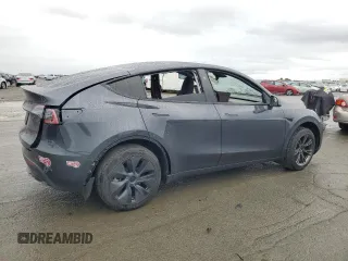 2024 Tesla Model Y with VIN 7SAYGDED6RF131193, listed as a Copart auction lot 47822735 with 10,007 mi miles and Salvage Title. Bid and sale history available at DreamBid. Image 3.