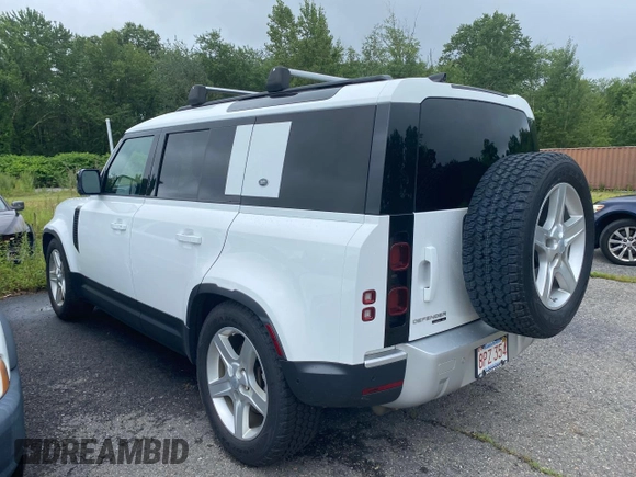 2020 Land Rover Defender SE z VIN SALEP7EU8L2018785, wystawiony jako Copart lot #64399995 z przebiegiem 99 999 mil mil oraz Czysty tytuł • Clean title. Historia ofert i sprzedaży dostępna na DreamBid. Obrazek 3.