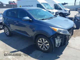 2016 Kia Sportage LX with VIN KNDPB3AC3G7838754, listed as a IAAI auction lot 42004172 with 184,857 mi miles. Bid and sale history available at carsss.com. Image 1.