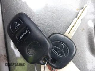 2003 Toyota Highlander z VIN JTEHF21A130118885, wystawiony jako IAAI lot #42475699 z przebiegiem 151 201 mil mil oraz . Historia ofert i sprzedaży dostępna na DreamBid. Obrazek 11.