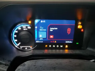 2022 Ford Bronco z VIN 1FMEE5DP3NLA95926, wystawiony jako Copart lot #51859265 z przebiegiem 32 215 mil mil oraz Szkoda całkowita • Salvage title. Historia ofert i sprzedaży dostępna na DreamBid. Obrazek 9.