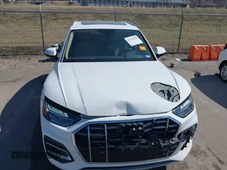 2021 Audi Q5 Premium Plus with VIN WA1BAAFYXM2050143, listed as a IAAI auction lot 41724418 with 60,638 mi miles. Bid and sale history available at carsss.com. Image 12.