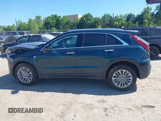 2025 Cadillac XT4 FWD Premium Luxury z VIN 1GYFZCR47SF146106, wystawiony jako IAAI lot #42324320 z przebiegiem 4 601 mil mil oraz . Historia ofert i sprzedaży dostępna na DreamBid. Obrazek 14.
