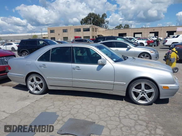 2001 Mercedes-Benz E 320 z VIN WDBJF65J51B311774, wystawiony jako IAAI lot #41953089 z przebiegiem 170 338 mil mil oraz . Historia ofert i sprzedaży dostępna na DreamBid. Obrazek 13.