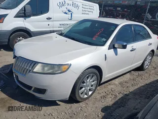 2010 Lincoln MKZ z VIN 3LNHL2GC1AR613439, wystawiony jako IAAI lot #42061630 z przebiegiem 154 707 mil mil oraz . Historia ofert i sprzedaży dostępna na DreamBid. Obrazek 2.