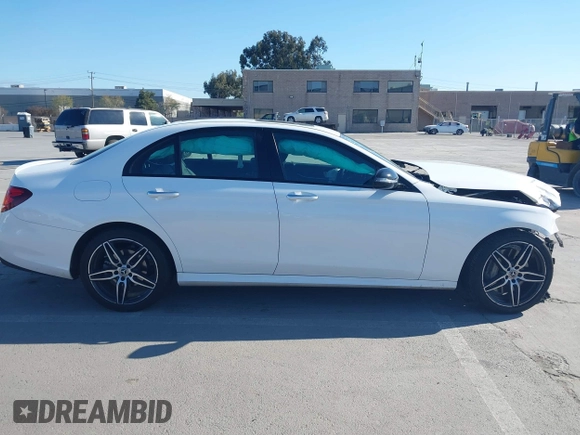 2019 Mercedes-Benz E 300 with VIN WDDZF4JB1KA686212, listed as a IAAI auction lot 41891840 with 30,088 mi miles and . Bid and sale history available at DreamBid. Image 14.