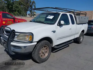 1998 Ford F-250 z VIN 1FTPX28LXWKA99251, wystawiony jako IAAI lot #42351591 z przebiegiem 288 994 mil mil oraz . Historia ofert i sprzedaży dostępna na DreamBid. Obrazek 2.