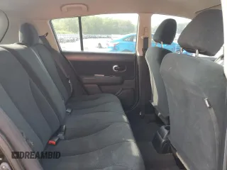 2011 Nissan Versa S z VIN 3N1BC1CP4BL509998, wystawiony jako Copart lot #58521975 z przebiegiem 118 689 mil mil oraz Szkoda całkowita • Salvage title. Historia ofert i sprzedaży dostępna na DreamBid. Obrazek 10.