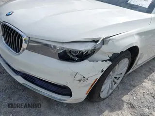 2017 BMW 7 Series 740i z VIN WBA7E2C53HG740273, wystawiony jako IAAI lot #42475769 z przebiegiem Nie podano mil oraz . Historia ofert i sprzedaży dostępna na DreamBid. Obrazek 17.