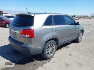 2011 Kia Sorento EX with VIN 5XYKU4A21BG027581, listed as a IAAI auction lot 41818445 with 81,354 mi miles. Bid and sale history available at carsss.com. Image 4.