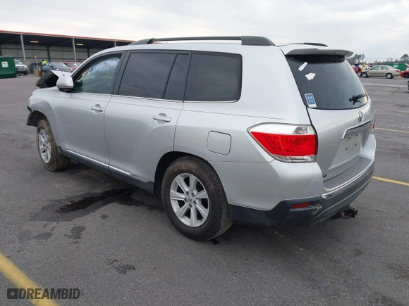 2013 Toyota Highlander with VIN 5TDZK3EH0DS111944, listed as a IAAI auction lot 41399844 with 54,696 mi miles. Bid and sale history available at carsss.com. Image 3.