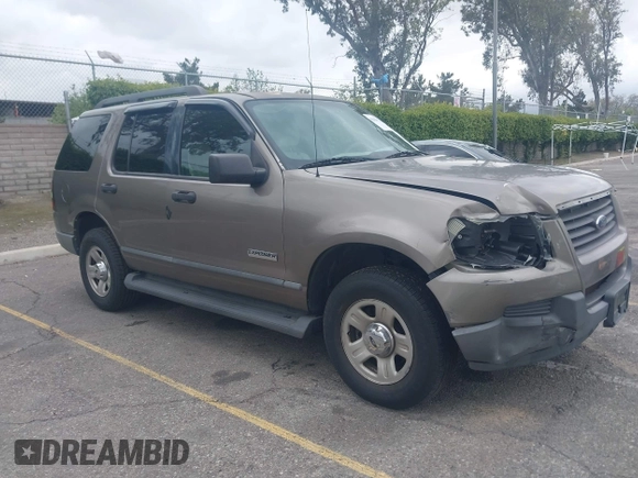 2006 Ford Explorer XLS z VIN 1FMEU62E26UA55326, wystawiony jako IAAI lot #42056921 z przebiegiem 123 323 mil mil oraz . Historia ofert i sprzedaży dostępna na DreamBid. Obrazek 1.