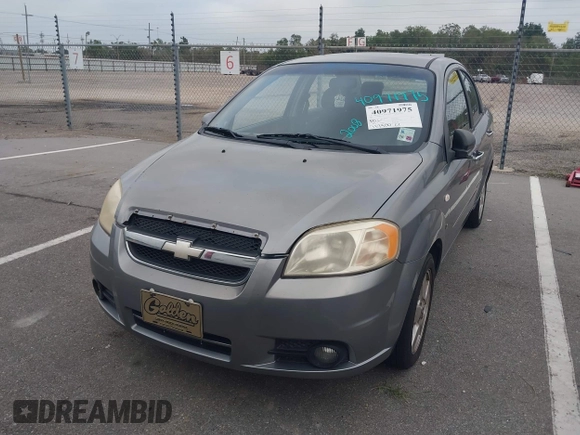 2008 Chevrolet Aveo LT z VIN KL1TG56668B240775, wystawiony jako IAAI lot #40971975 z przebiegiem 137 900 mil mil oraz . Historia ofert i sprzedaży dostępna na DreamBid. Obrazek 6.