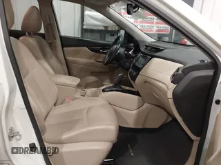 2017 Nissan Rogue SL z VIN JN8AT2MV8HW256848, wystawiony jako IAAI lot #42271691 z przebiegiem 103 597 mil mil oraz . Historia ofert i sprzedaży dostępna na DreamBid. Obrazek 5.