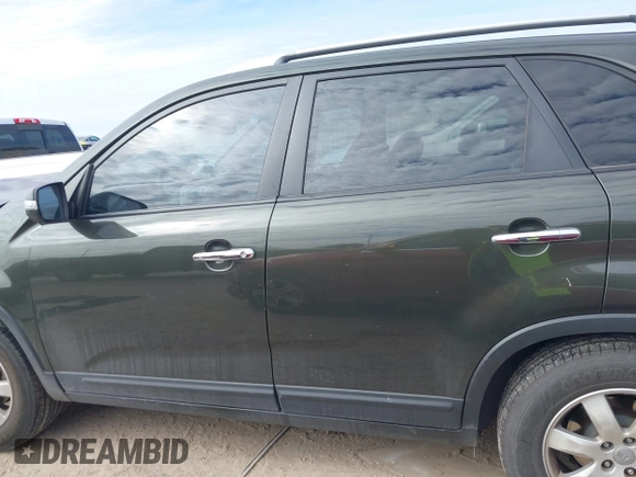 2013 Kia Sorento LX with VIN 5XYKT4A27DG317779, listed as a IAAI auction lot 41321068 with 155,648 mi miles. Bid and sale history available at carsss.com. Image 15.