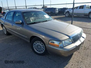 2003 Mercury Grand Marquis GS Convenience z VIN 2MEFM74W93X660323, wystawiony jako IAAI lot #41973227 z przebiegiem 113 912 mil mil oraz . Historia ofert i sprzedaży dostępna na DreamBid. Obrazek 1.