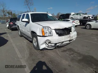 2013 GMC Yukon XL SLT z VIN 1GKS1KE02DR347863, wystawiony jako IAAI lot #41888496 z przebiegiem 224 602 mil mil oraz . Historia ofert i sprzedaży dostępna na DreamBid. Obrazek 1.