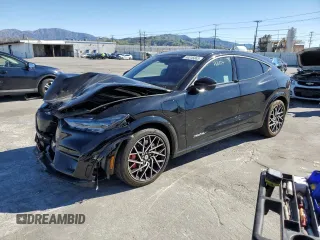 2021 Ford Mustang Mach-E GT z VIN 3FMTK4SX0MME01877, wystawiony jako Copart lot #40245063 z przebiegiem 26 657 mil mil oraz . Historia ofert i sprzedaży dostępna na DreamBid. Obrazek 1.