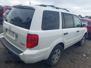 2005 Honda Pilot EX-L with VIN 5FNYF18585B037135, listed as a IAAI auction lot 41930914 with 227,956 mi miles. Bid and sale history available at carsss.com. Image 4.