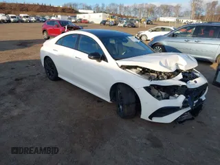 2024 Mercedes-Benz CLA 250 z VIN W1K5J4HB7RN450668, wystawiony jako IAAI lot #41333911 z przebiegiem 10 819 mil mil oraz . Historia ofert i sprzedaży dostępna na DreamBid. Obrazek 1.