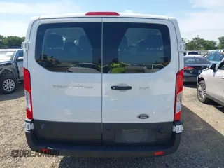 2024 Ford Transit Passenger XL z VIN 1FBAX2Y86RKA08969, wystawiony jako IAAI lot #42265593 z przebiegiem 27 690 mil mil oraz . Historia ofert i sprzedaży dostępna na DreamBid. Obrazek 16.